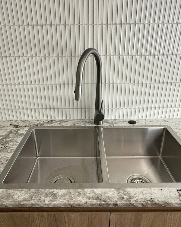 DOLCE PULL OUT SINK MIXER WITH VEGIE SPRAY FUNCTION GUN METAL (NR581009cGM)