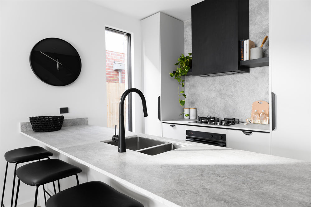 DOLCE PULL OUT SINK MIXER WITH VEGIE SPRAY FUNCTION MATTE BLACK (NR581009cMB)