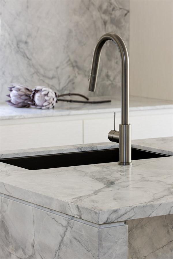 MECCA PULL OUT SINK MIXER WITH VEGIE SPRAY FUNCTION GUN METAL (NR221908GM)