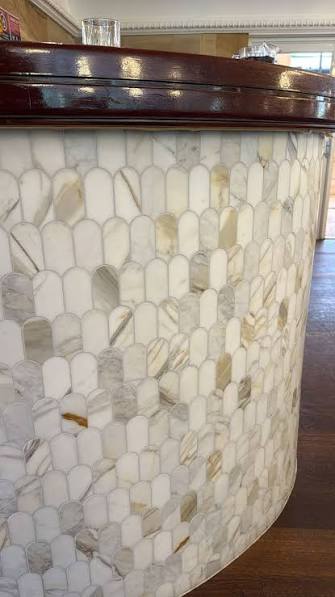 ART401 ARTEMIS CALACATTA GOLD FEATHER HONED 50X103 (330x330mm per Sheet)