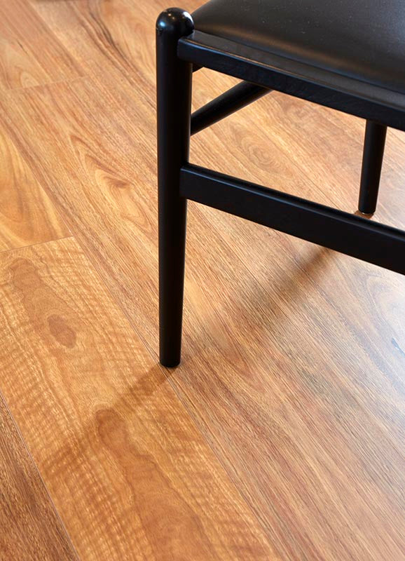 Preference Oakleaf Laminate 8mm - Spotted Gum